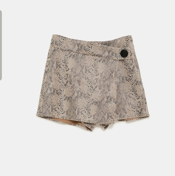 Zara Pants - 💫NWOT💫 Zara suede snake skin print skort